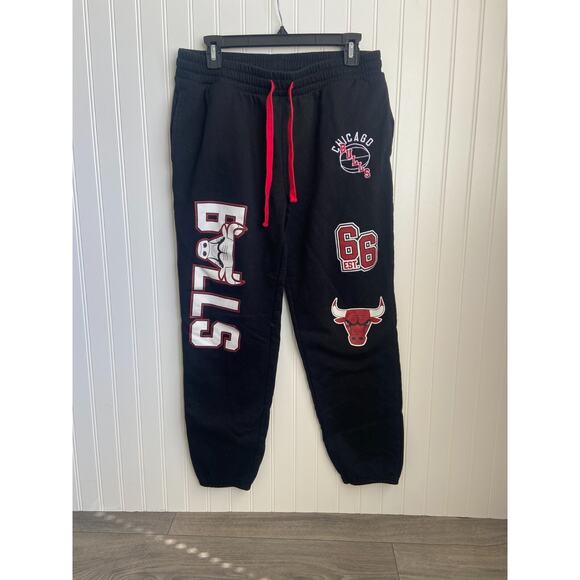 Chicago Bulls Sweatpants Size M Black Red Embroidered Joggers NBA Basketball - Picture 1 of 4